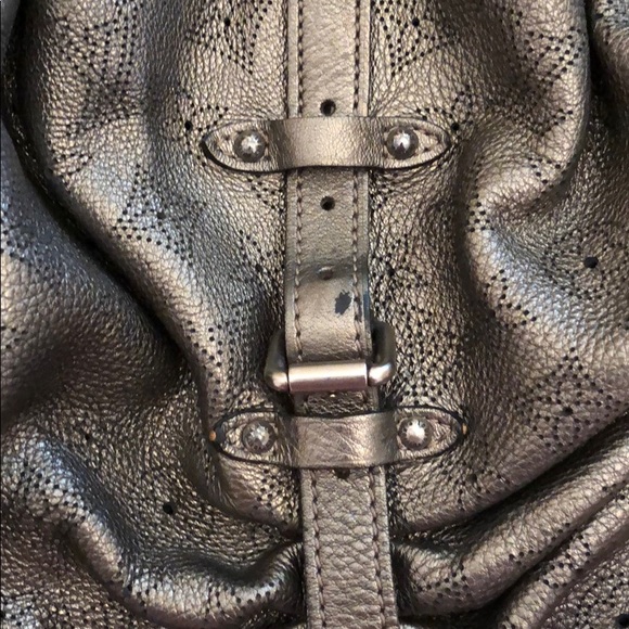 🌸SOLD🌸 Louis Vuitton Mahina Metallic Pewter GUC - Picture 8 of 8